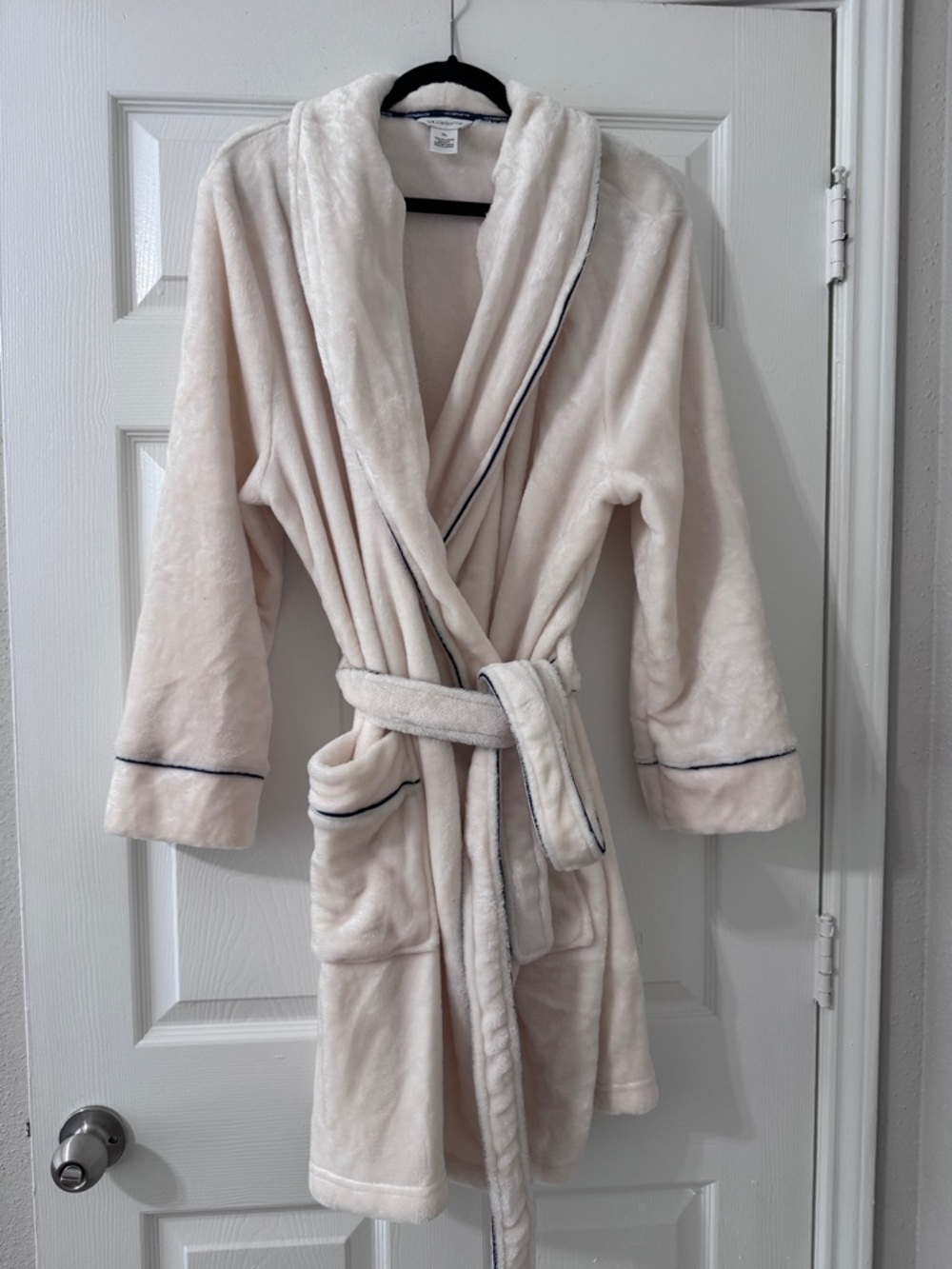 NWOT Liz Claiborne Plush Bath Robe Women’s Size XL Ivory Cream with Navy Trim